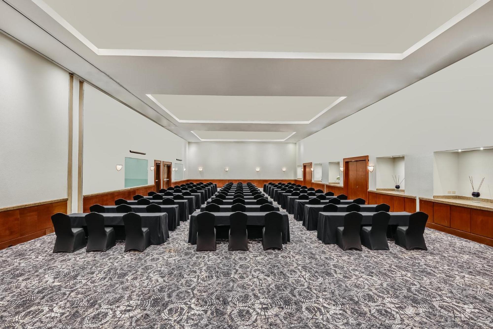 Fiesta Americana Condesa Cancún Eksteriør bilde The meeting room of the Federal Council