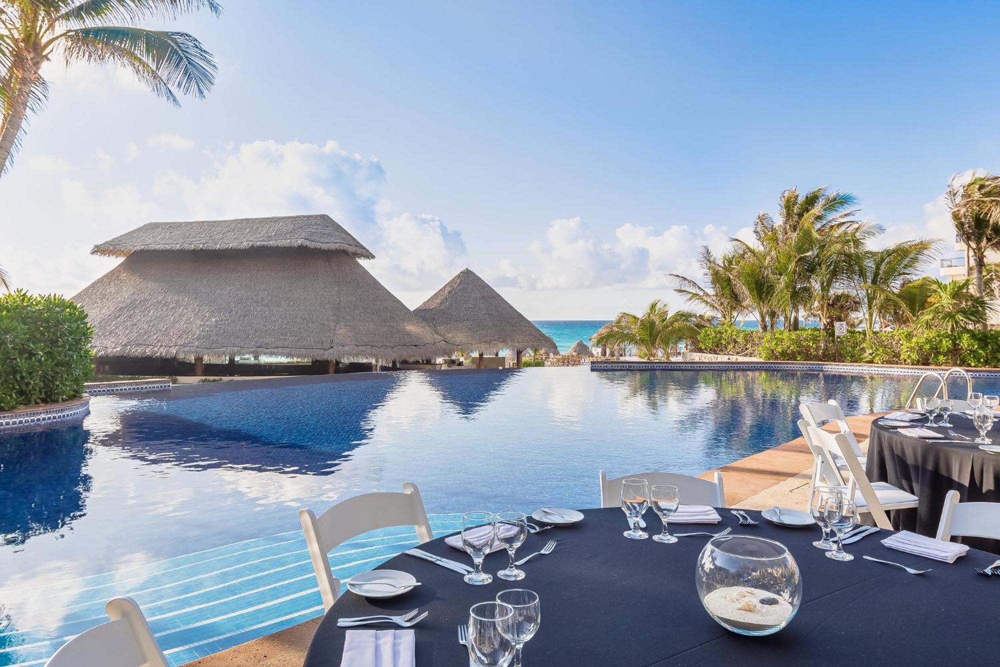 Fiesta Americana Condesa Cancún Eksteriør bilde The resort's main pool